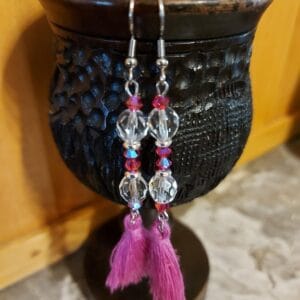 Zelfgemaakte oorbellen met kwastje