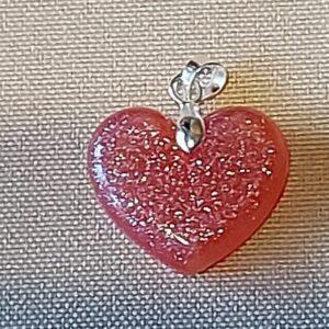 Uniek handgemaakt hangertje in epoxy