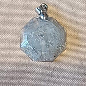 Uniek handgemaakt hangertje in epoxy