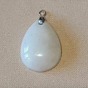 Uniek handgemaakt hangertje in epoxy