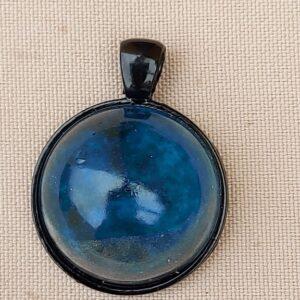 Uniek handgemaakt hangertje in epoxy