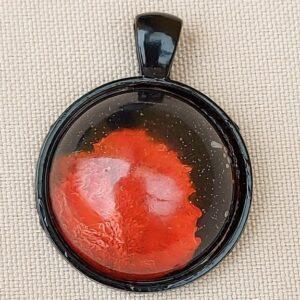 Uniek handgemaakt hangertje in epoxy