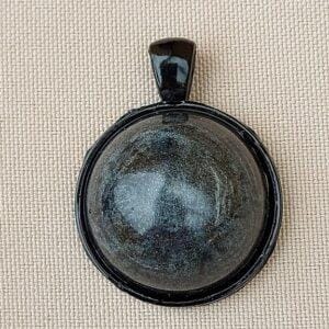 Uniek handgemaakt hangertje in epoxy