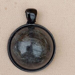 Uniek handgemaakt hangertje in epoxy